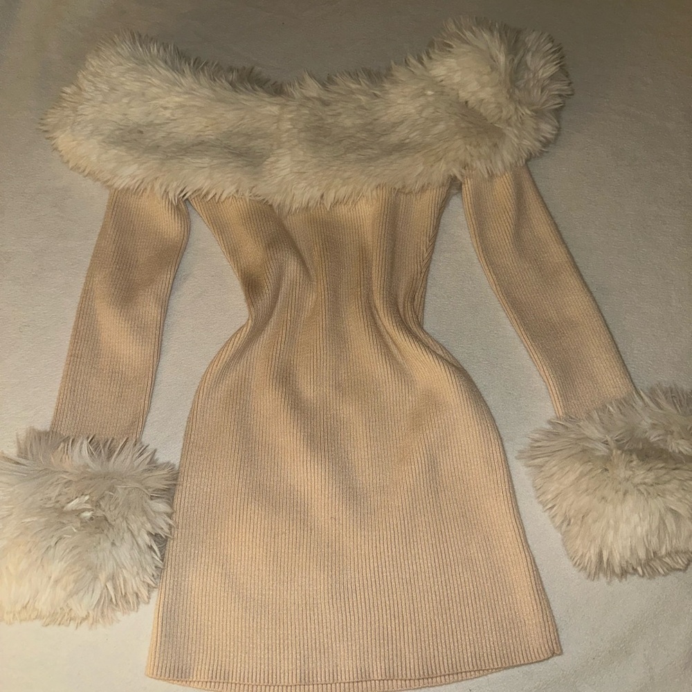 White cream over the shoulder dress with faux fur detailing